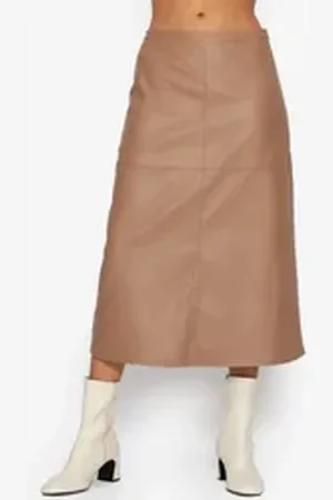 SASSYCLASSY Minirock Femininer A-Linien-Rock Damen aus Kunstleder Schwingender Rock Damen in edler Lederoptik Schwarz Camel XS