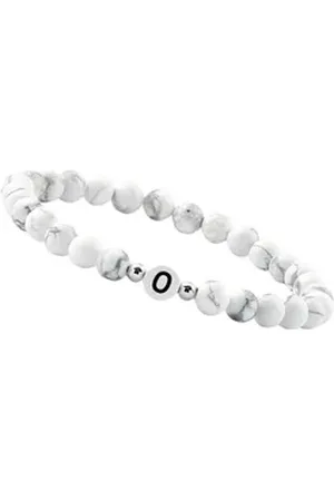 GOOD.designs Perlenarmband (1-tlg), aus Howlith-Steinen mit dem Buchstaben O weiß