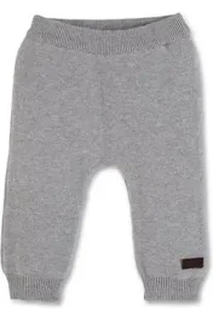 Sterntaler ® Latzhose GOTS Strick-Hose (1-tlg) Baby Strickhose - Nachhaltige Strick-Hose aus Baumwolle (Bio) in 3 Farben - Baby Strick Latzhose, Trageangenehme Babyhose mit Motiv "Stern" - Strickhose Mädchen mit eingesticktem Stern grau 56