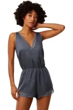 Triumph Schlafoverall Silky Sensuality Romper (1-tlg) mit Spitzeneinsätzen grau 42