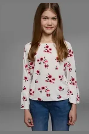 Kidsworld Carmenshirt Viskose-Shirt weite Passform, mit Blumenmuster und Aufdruck, Carmenausschnitt beige 140/146