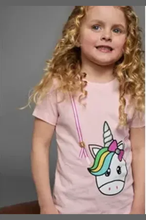 Kidsworld T-Shirt für kleine Mädchen Kurzarm, basic geschnittene Passform, mit Glitzerdetails und Print rosa 128/134