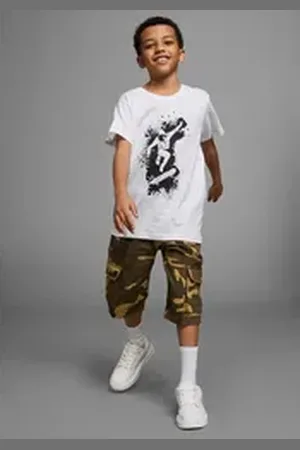 Kidsworld T-Shirt Mit coolem SKATER-Print Kurzarm, Basic-Passform, bedruckt, Rundhalsausschnitt weiß 128/134
