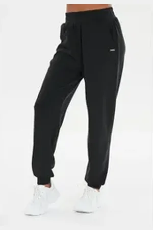 Athlecia Sweathose Paris aus angenehm weichem und dehnbarem Materialmix schwarz 40