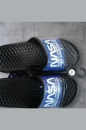 Nasa Badeschuhe / Badeschlappen "" mit Logoschriftzug Badeschuh schwarz 31-32 EU