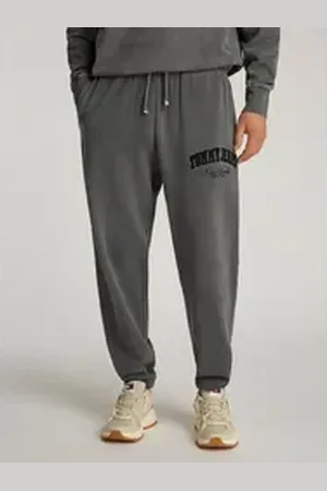Tommy Hilfiger Jogginghose TJM RLX VINTAGE VARSITY JOGGER mit Logostickerei schwarz M