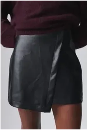 Gina Tricot Minirock - Kunstlederrock im Wickelstil – Mini Wrap PU Skirt schwarz 42