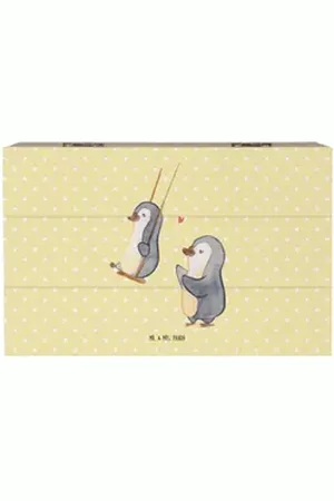 Mr. & Mrs. Panda Dekokiste Pinguin Oma schaukeln 19 x 12 cm - Gelb Pastell - Geschenk, Geschenk (1 St), Kreatives Design gelb 19 cm x 12 cm x 10 cm