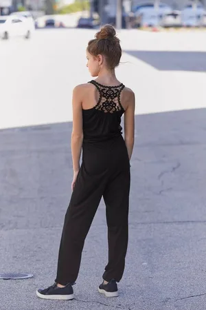 Kidsworld Overall, Jumpsuit mit aufwendigen Details mit Spitzeneinsatz im Rücken