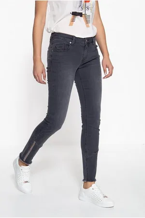 ATT Slim-fit-Jeans Leoni (1-tlg) mit offenen Saumkanten und Paillettendetails - Verkäufer: Deinetrends