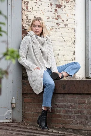 Knit Factory Schal Demy Dreiecksschal Beige 190 x 85 cm Beige, (1-St), Schal Strickschal Umhängetuch Tuch Strickware - Verkäufer: Bettklusiv GmbH