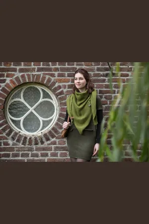 Knit Factory Schal Coco Dreiecksschals 190x85 cm Glatt Grün, (1-St), Schal Strickschal Umhängetuch Tuch Strickware - Verkäufer: Bettklusiv GmbH