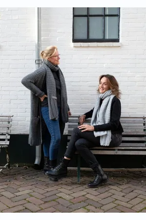 Knit Factory Schal Alex Schals 200x45 cm Glatt Anthrazit, (1-St), Schal Strickschal Umhängetuch Tuch Strickware - Verkäufer: Bettklusiv GmbH