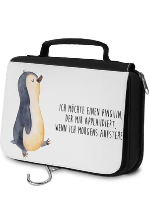 Mr. & Mrs. Panda Kulturbeutel Pinguin marschieren - - Geschenk, Herren, Pinguine, Bruder, Schm (1-tlg), Einzigartiges Design - Verkäufer: