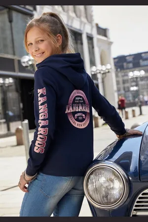 KangaROOS Langarmshirt Kapuzenshirt mit Ärmeldruck gerade Passform, bedrucktes Design, mit Kapuze, aus 100% Baumwolle