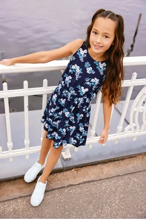 Kidsworld Jerseykleid - Skaterkleid mit Blumen bedruckt festliche Anlässe, kniefreie Länge, modisch, aus Jerseystoff
