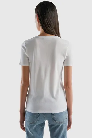Benetton T-Shirt mit modischem V-Ausschnitt