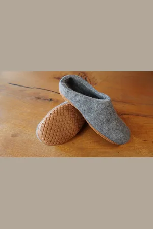naturling Filz Hausschuhe - Gummisohle Hausschuh Pantoffel aus Wolle - Verkäufer: C2M COMMERCE