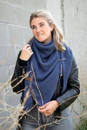 Knit Factory Schal Coco Dreiecksschals 190x85 cm Glatt Dunkelblau, (1-St), Schal Strickschal Umhängetuch Tuch Strickware - Verkäufer: Bettklusiv GmbH