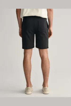 GANT Sweatshorts REG SHIELD SWEAT SHORTS mit einer kleinen Logostickerei unter der Eingriffstasche