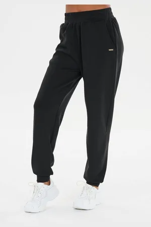 Athlecia Sweathose Paris aus angenehm weichem und dehnbarem Materialmix