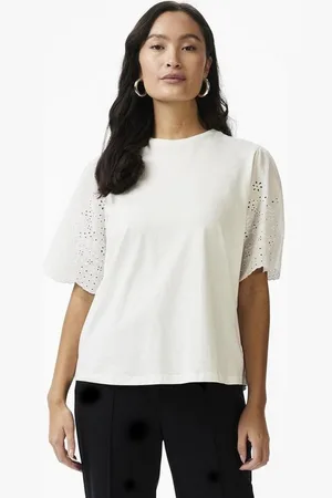 Y.A.S Kurzarmshirt YASLEX SS TOP W. EMB SLEEVES S. NOOS mit Lochstickerei