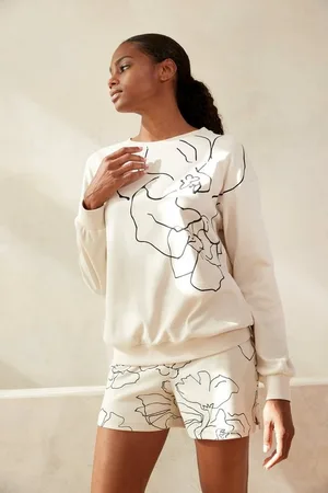 Lascana Sweatshorts mit Allover Blütendruck, Loungewear