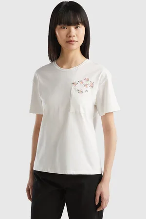 Benetton T-Shirt mit mehrfarbiger Blumenstickerei
