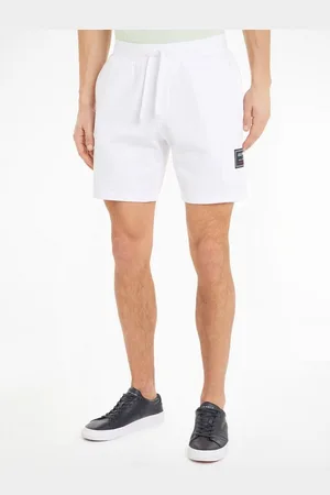 Tommy Hilfiger Sweatshorts FLAG LOGO BADGE SWEATSHORTS Mit Tasche an der Seite