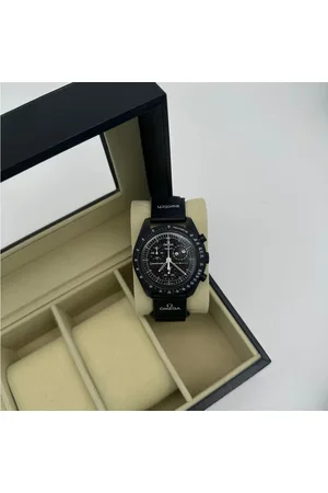 Swatch Chronograph MISSION TO THE MOONPHASE x Omega - NEW MOON SO33B700 Moon Mission to the Moonphase, Moon Snoopy, Mondphasen Anzeige integriert, Snoopy Moon - Verkäufer: HSSUPPLY