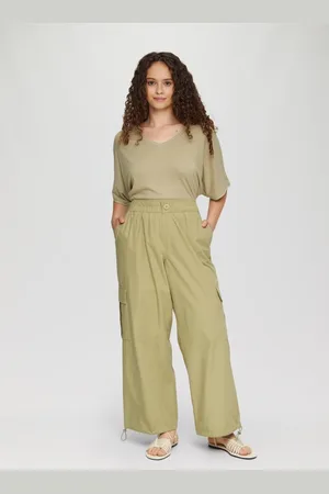 QS by s.Oliver Stoffhose Wide Leg-Hose mit Cargotaschen und angedeutetem Verschluss Gummizug - Verkäufer: s.Oliver