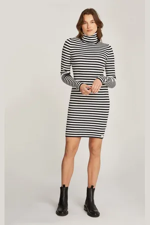 Calvin Klein Sweatkleid WOVEN LABEL TIGHT SWEATER DRESS mit Logopatch