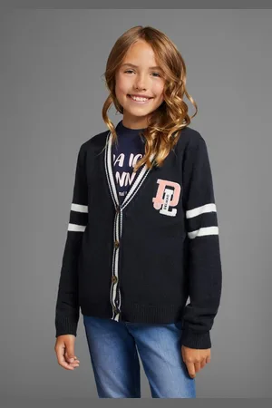 DELMAO Strickjacke im Collegestyle mit Badge - NEUE KOLLEKTION Trendiger Style für Mädchen