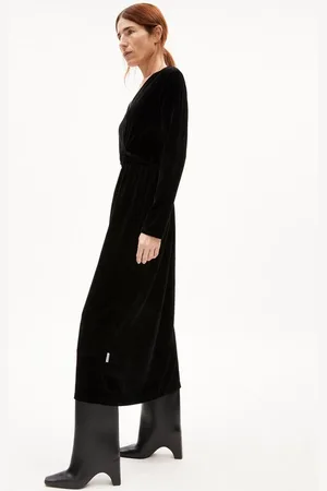 Armedangels Maxikleid VERLAAR Damen Jerseykleid Regular Fit aus Samt (1-tlg) Jerseykleid Regular Fit aus Samt - Verkäufer: