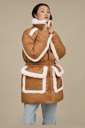 UGG Steppmantel W AMAL PLUSHSEAM PUFFER COAT mit Plüschapplikationen