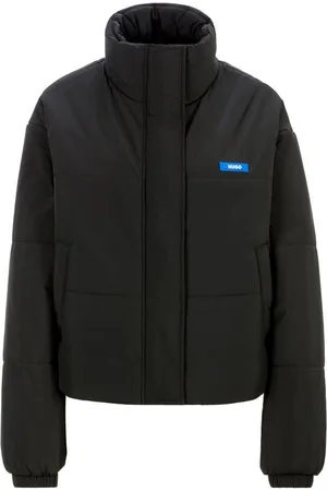 Hugo Blue Outdoorjacke Faren-1_B mit Hugo Silicon Badge auf der Brust