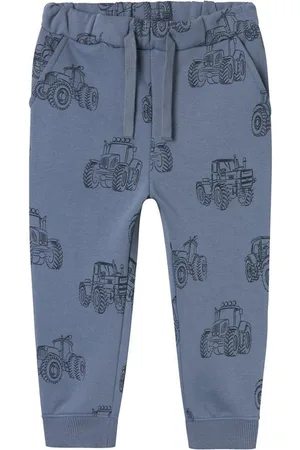 NAME IT Sweatpants Bequeme Sweathose mit Print und Bindeverschluss NMMRATOR NREG SWEAT PANT BRU - Verkäufer: ARIZONAS