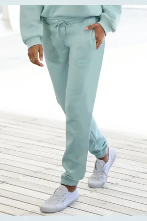 Lascana Sweathose Loungehose mit seitlichen Taschen und Logostickerei, Loungewear