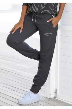 Lascana Sweathose Loungehose mit seitlichen Taschen und Logostickerei, Loungewear