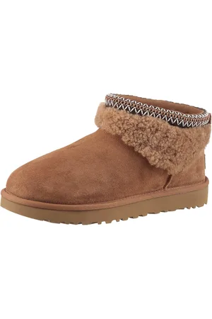 UGG CLASSIC ULTRA MINI MAXI CURLY Schlupfboots, Winterstiefel, Snowboots mit Ethno-Textilband am Schaftrand