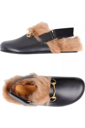 Gucci Lammfell Princetown Sandalen mit Horsebit Unisex Clog Antikes goldfarbenes Horsebit-Metall,Klettverschluss-Riemen - Verkäufer: eldigo