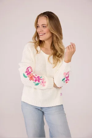 Lieblingsstück Strickpullover AminaL mit Stickerei am Ärmel