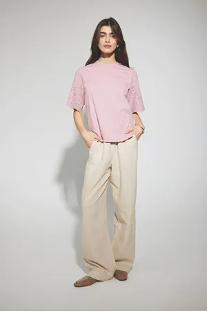 Y.A.S Kurzarmshirt YASLEX SS TOP W. EMB SLEEVES S. NOOS mit Lochstickerei