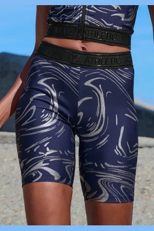 Lascana Funktionsshorts mit glänzendem 3D Schriftzug auf dem Bund