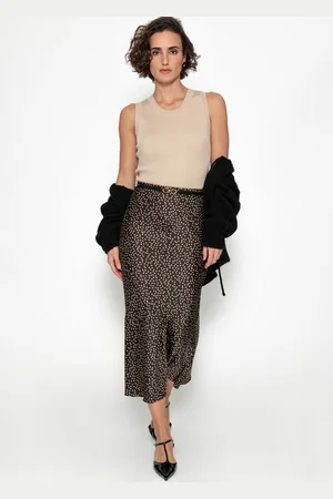 SASSYCLASSY T-Shirt Strick-Top Damen mit Rundhalsausschnitt ärmellos Top in Rippstruktur mit klassischem Design und schmeichelnde Passform - Verkäufer: