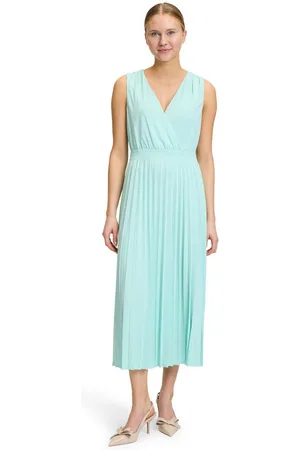 Betty & Co Plisseekleid Betty & Co Plisseekleid ohne Arm Plissee