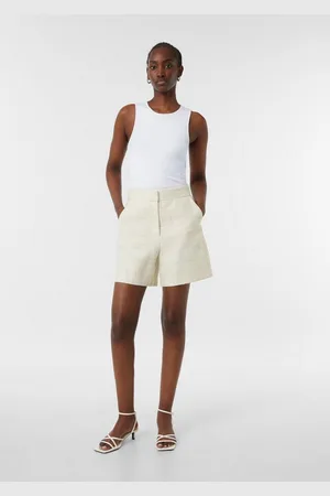Comma, Chinoshorts Bouclé-Shorts mit dezentem Glitzergarn - Verkäufer: s.Oliver