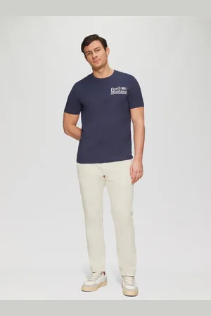 QS by s.Oliver Stoffhose Phoenix: Strukturierte Chino im Regular Fit Logo - Verkäufer: