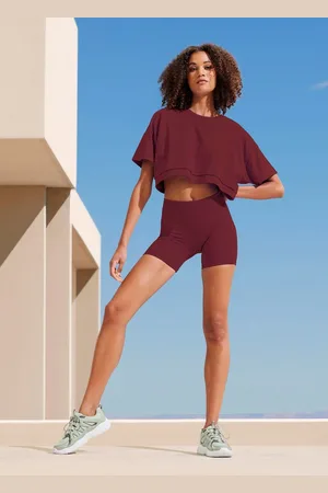 Lascana Kurzarmshirt mit kastigem Schnitt und Lagen-Look
