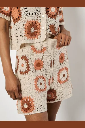 Apricot Shorts Gehäkelte Shorts, in Quadrate Design - Verkäufer:
